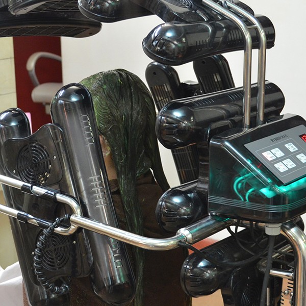 5.ヘアカラー色素と栄養成分を内部にしっかりと固定させます。