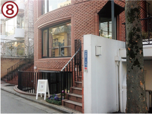 UPして少しで到着。めずらしい茶色のレンガ調