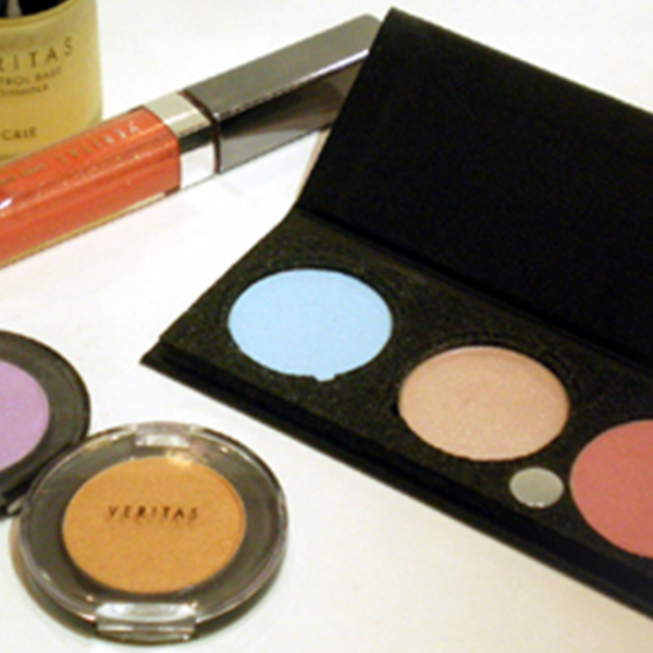 パーソナルカラー診断でメイクとネイル