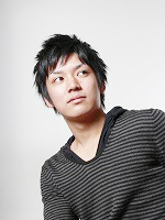 オートグレー 正面