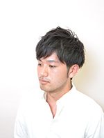 黒髪ツーブロック 左斜め