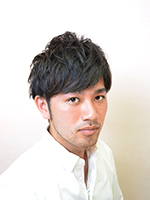 黒髪ツーブロック 右斜め