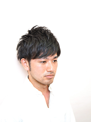 黒髪ツーブロック